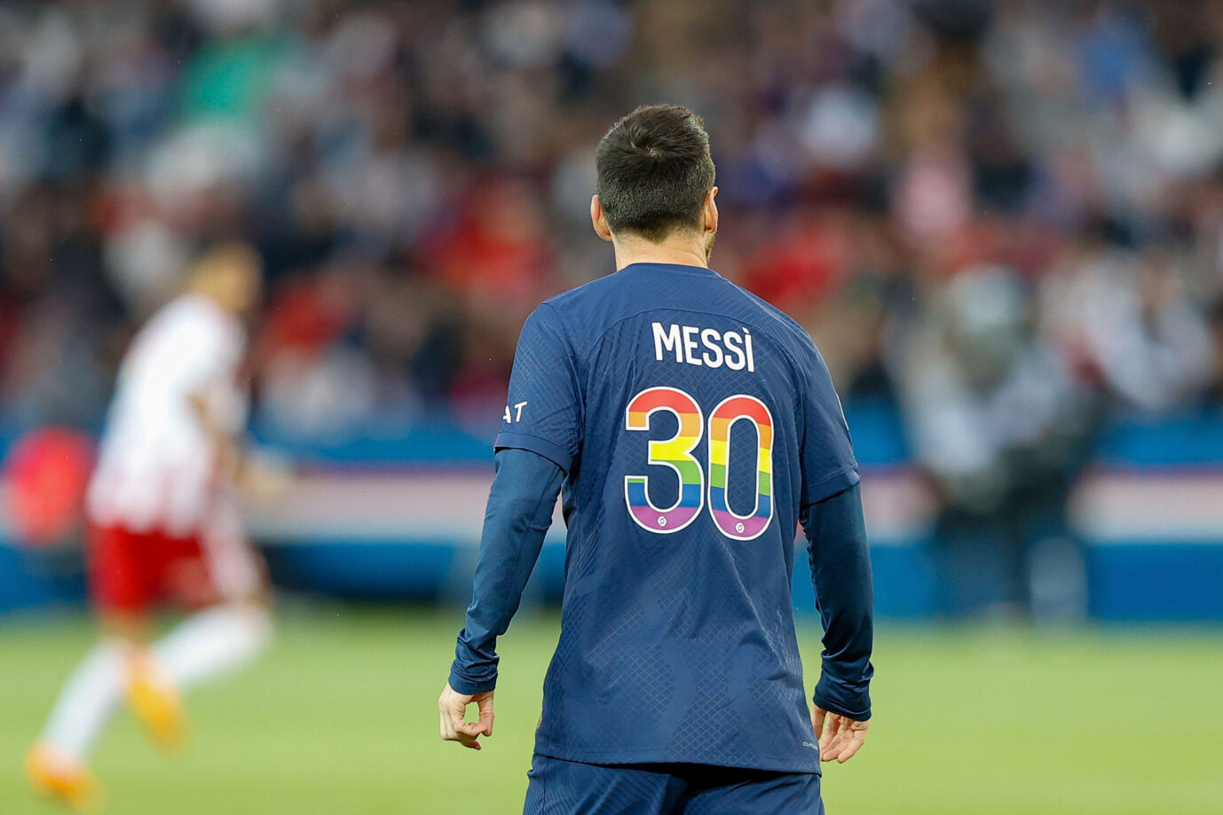 Lionel Messi vom französischen Fußballclub Paris St. Germain lief mit Regenbogenrückennummer auf, andere Spieler weigerten sich.