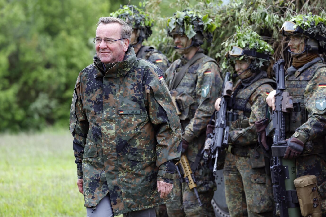 Verteidigungsminister Boris Pistorius (SPD) bei einem Besuch der Infanterieschule Hammelburg: Er will bei der Materialbeschaffung für die Bundeswehr auf die Tube drücken