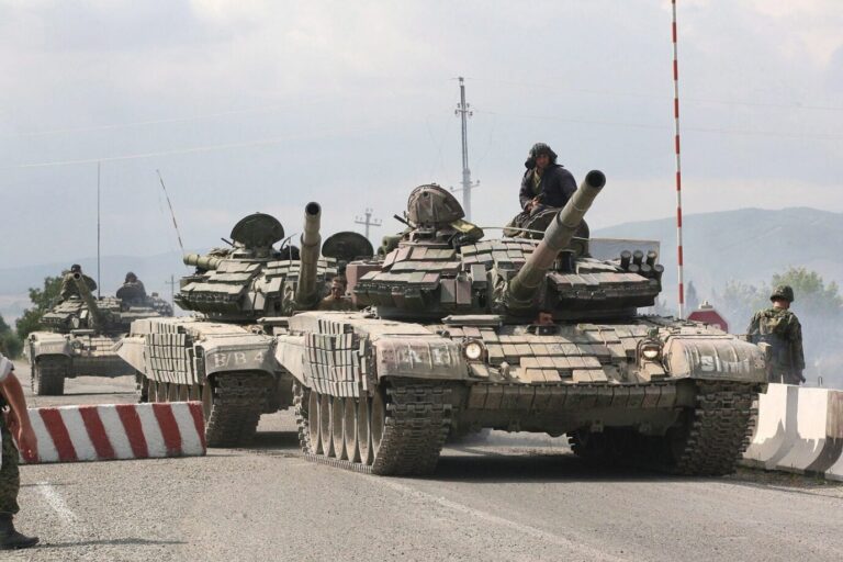 Panzer rücken in Südossetien ein: Georgien begann den Krieg und verlor gegen Rußland.