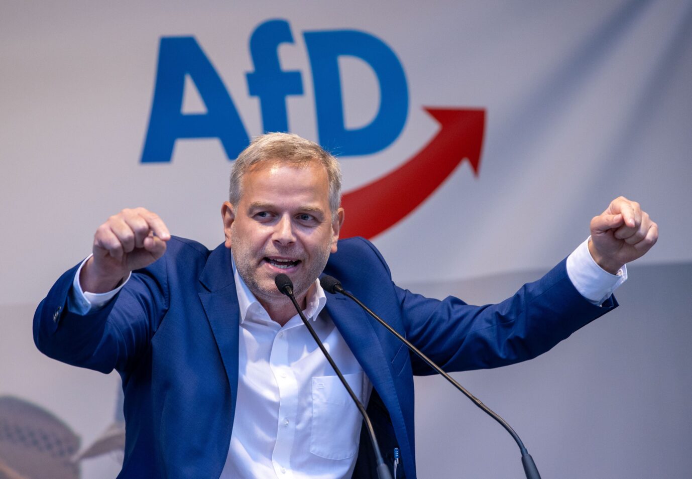 AfD-Kandidat Leif-Erik Holm zieht in die Stichwahl um den Oberbürgermeister-Posten in Schwerin gegen SPD-Amtsinhaber Rico Badenschier ein.