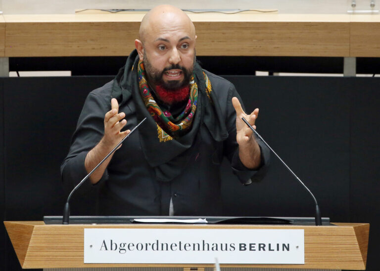 Abwahlantrag der AfD gegen einen Linksextremisten: Das Mitglied des Präsidiums des Berliner Abgeordnetenhauses, Ferat Koçak (Linke).