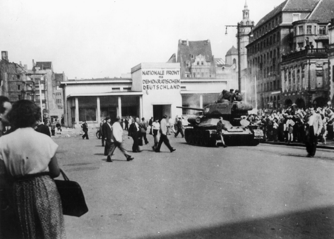 Paul Othma als Streikführer: das Bild zeigt den Aufstand des 17. Juni in Leipzig