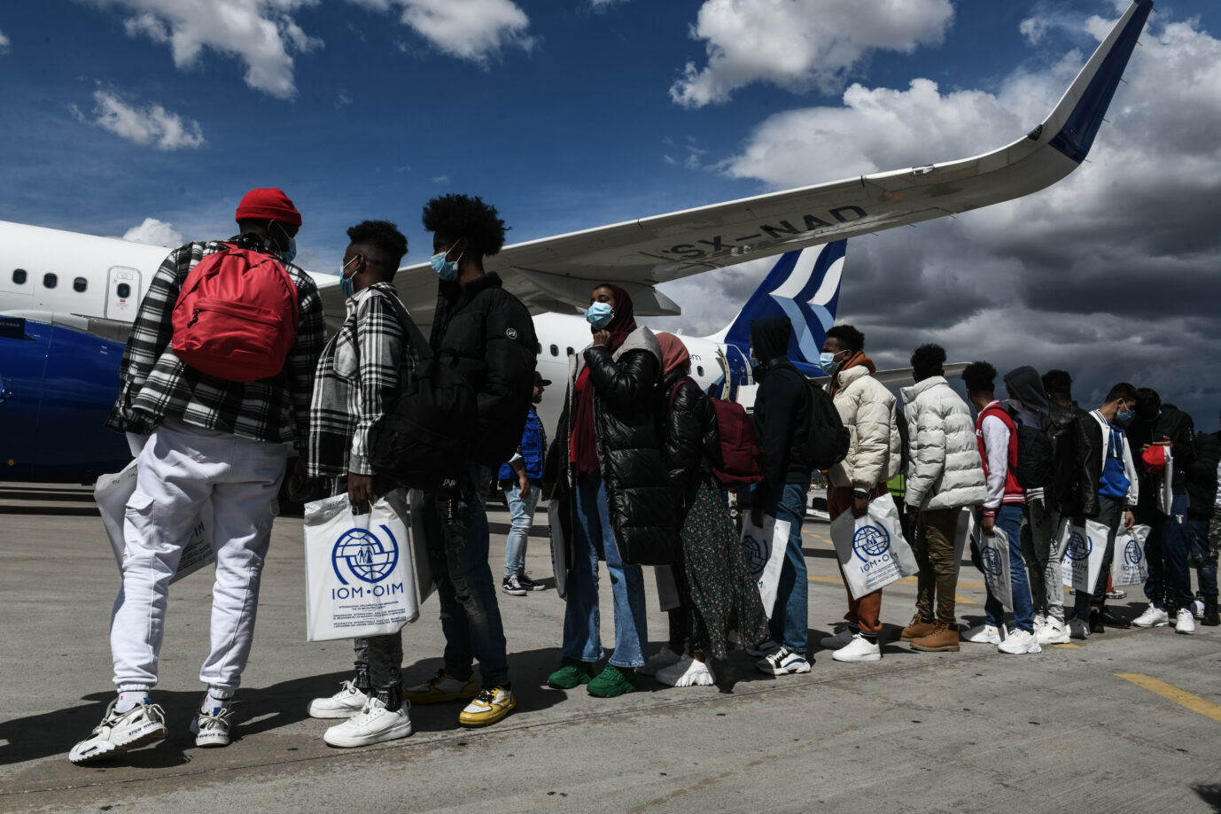 Asylbewerber vor dem Abflug (Symbolbild): Die meisten Migranten, die die Bundesregierung 2022 einfliegen ließ, stammten aus Syrien und afrikanischen Staaten