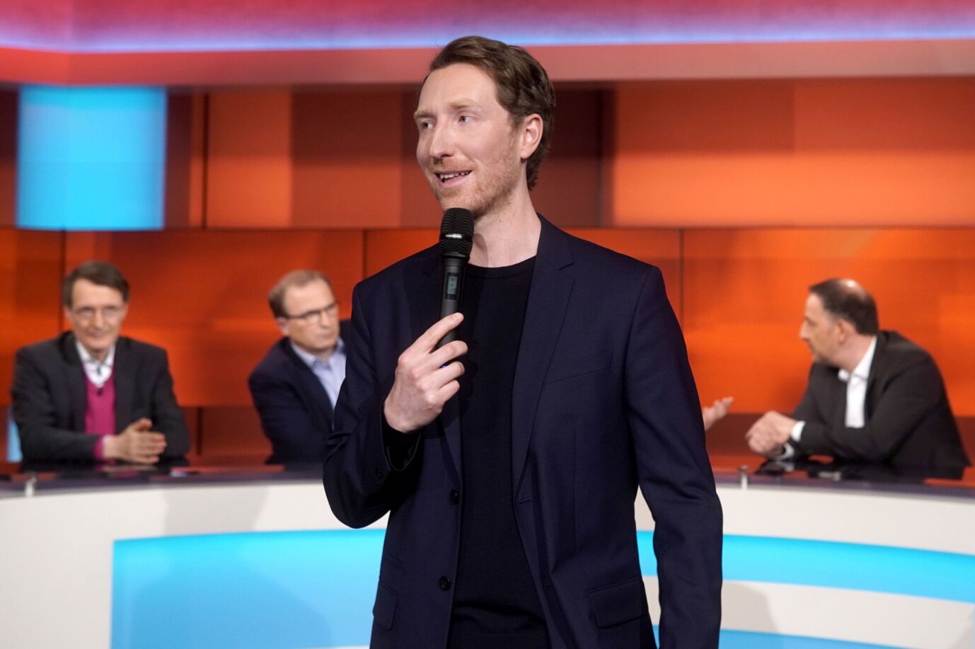 Vor der Ablösung: WDR-Moderator Louis Klamroth während einer „Hart aber fair“-Sendung im April.