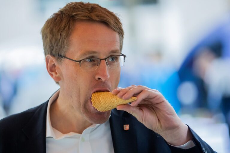 Eis essen statt Programmarbeit? Die CDU-Zentrale kritisiert Schleswig-Holsteins Ministerpräsidenten Daniel Günther (CDU).