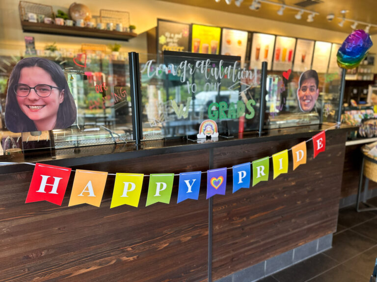 Wenig los am Starbucks-Schalter: US-Kunden haben keinen Bock auf den Pride Month.