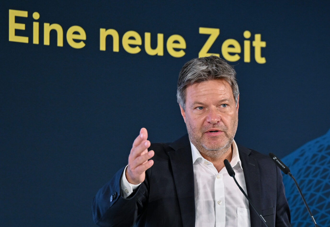 „Industrie abschalten“: Bundeswirtschaftsminister Robert Habeck (Grüne) bei seiner Rede auf dem Ostdeutschen Wirtschaftsforum.