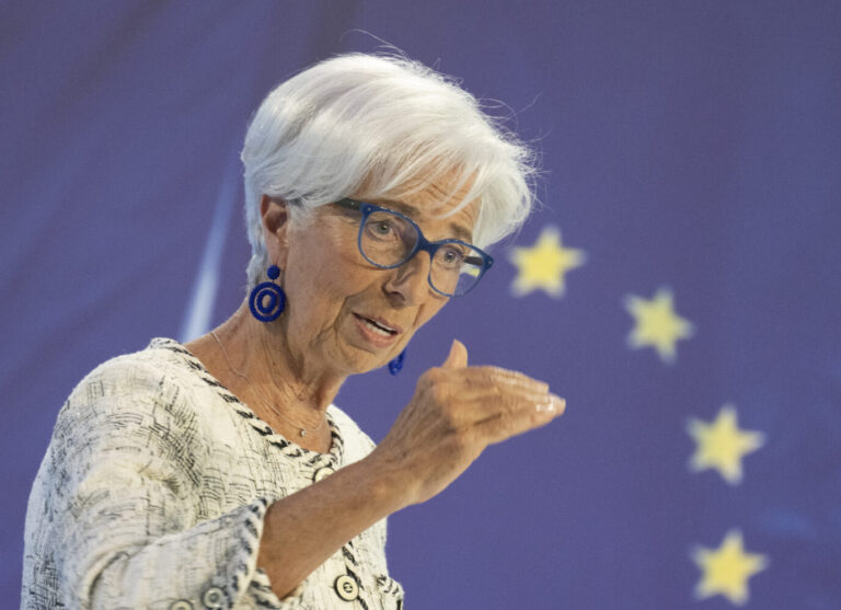 EZB-Präsidentin Christine Lagarde dreht an der Zinsschraube.