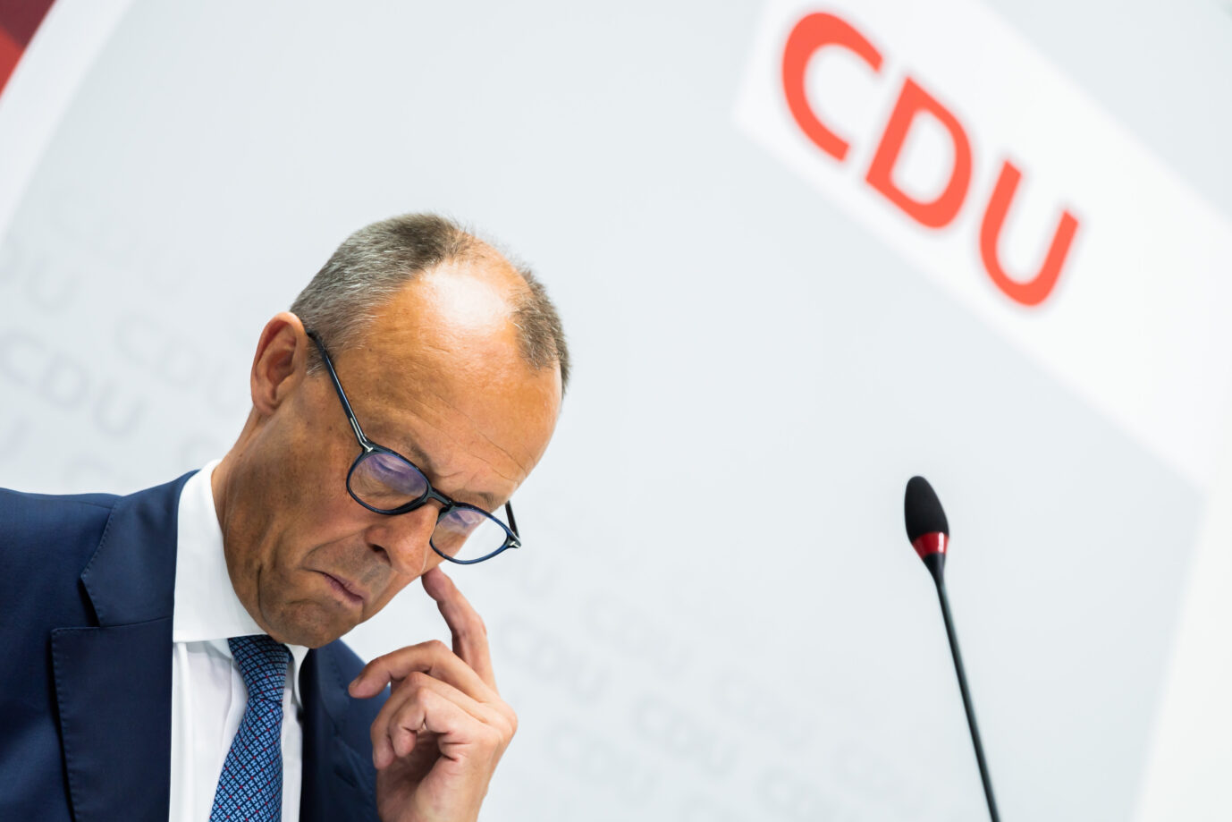 CDU-Chef Friedrich Merz bemüht sich um Abgrenzung zur AfD.