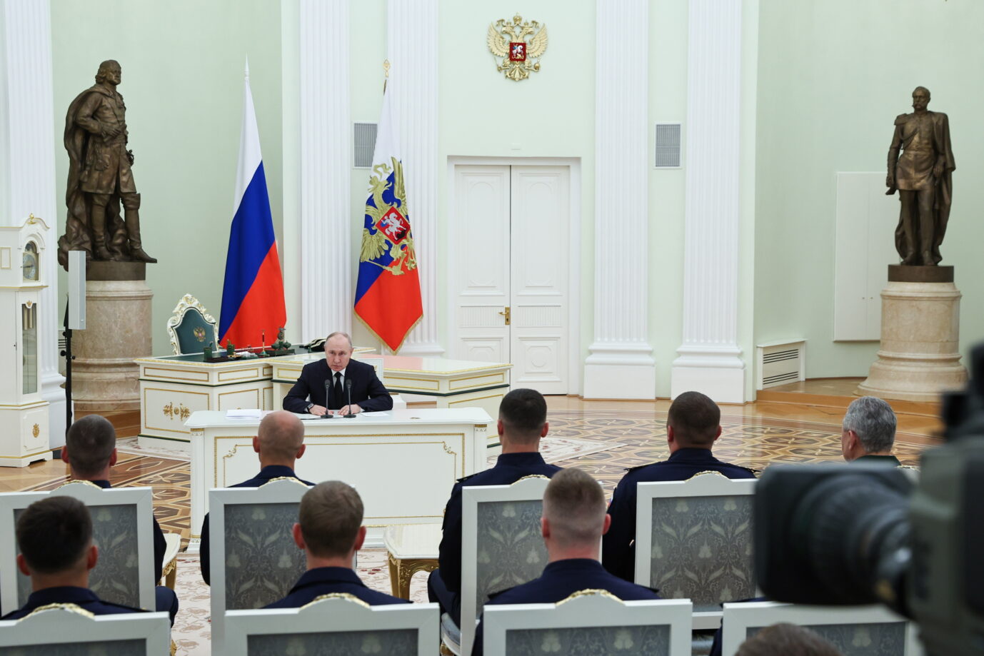 Rußlands Präsident Wladimir Putin spricht in Moskau: Folgen ihm seine Zuhörer noch?