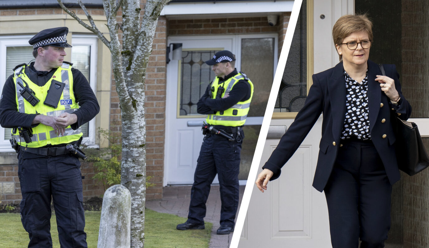 Schottlands ehemalige Regierungschefin Nicola Sturgeon wird an ihrem Wohnort festgenommen, Polizisten stehen vor dem Haus