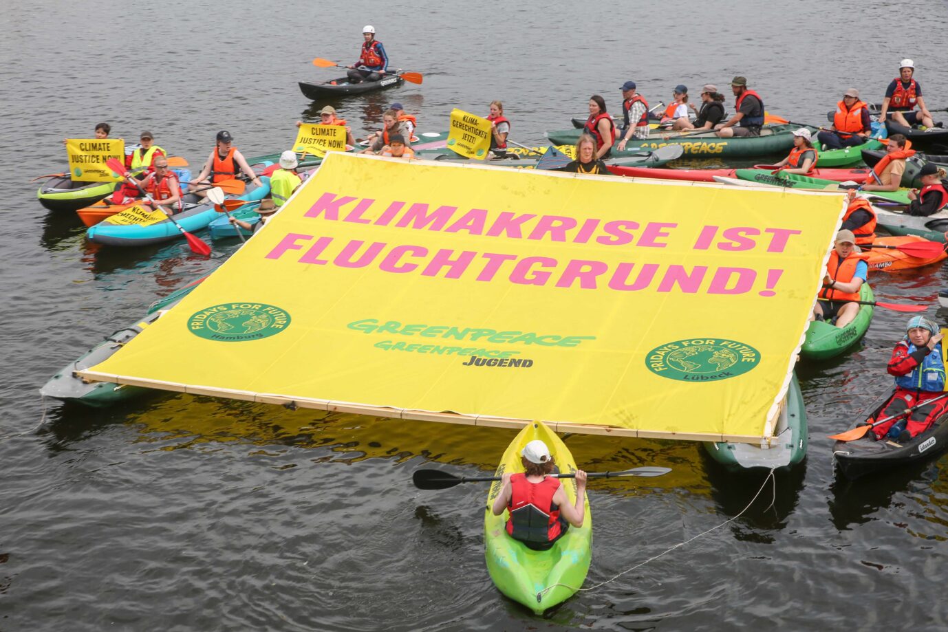 Linke Organisationen wie Greenpeace beweisen mit ihren Aktionen, wie sehr sie den Mythos der Sprache beherrschen Foto: picture alliance/dpa | Bodo Marks