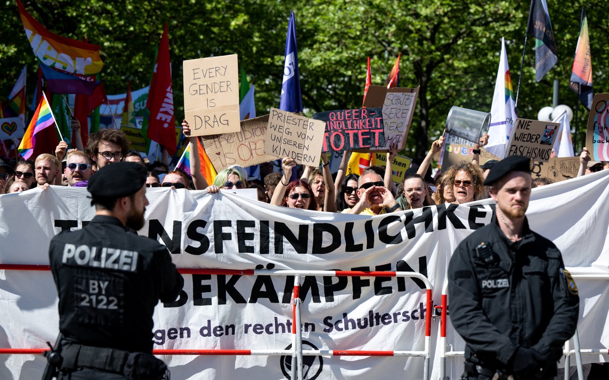 Demonstration gegen Kritik an einer Drag-Queen-Lesung für Kinder in München, auch eine CSU-Politikerin nahm teil