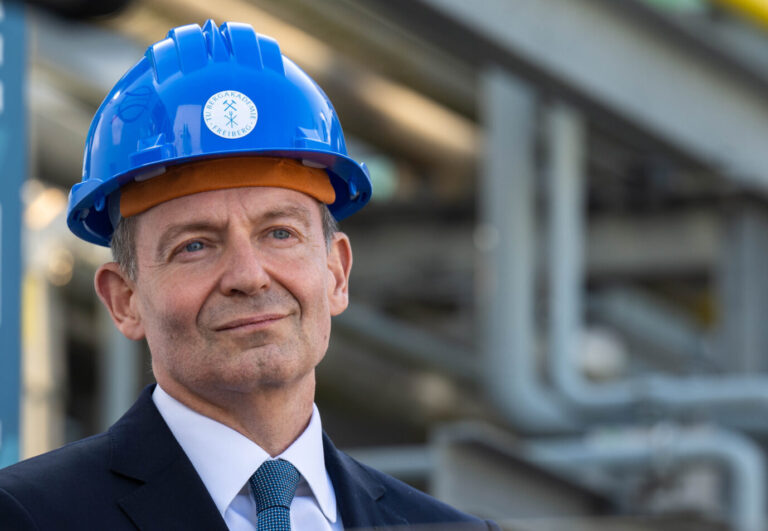 Bundesverkehrsminister Volker Wissing (FDP) zu Besuch bei der TU Bergakademie Freiberg – mit den Klimaklebern will er nicht mehr verhandeln Foto: picture alliance/dpa | Hendrik Schmidt