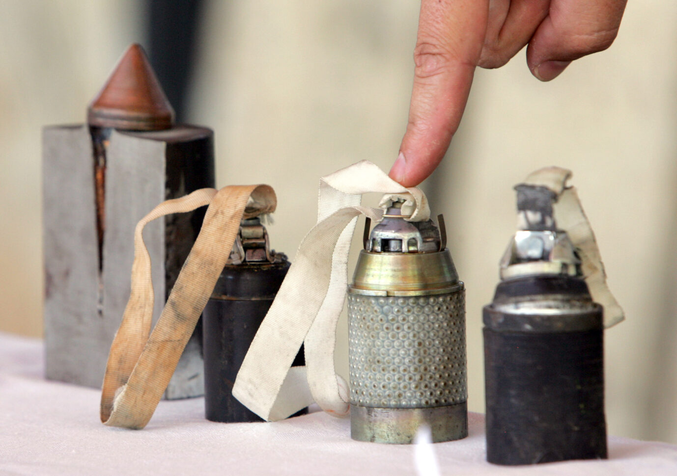 Bomblets: Teile der Streumunition können noch nach Jahrzehnten eine tödliche Gefahr für Zivilisten sein.