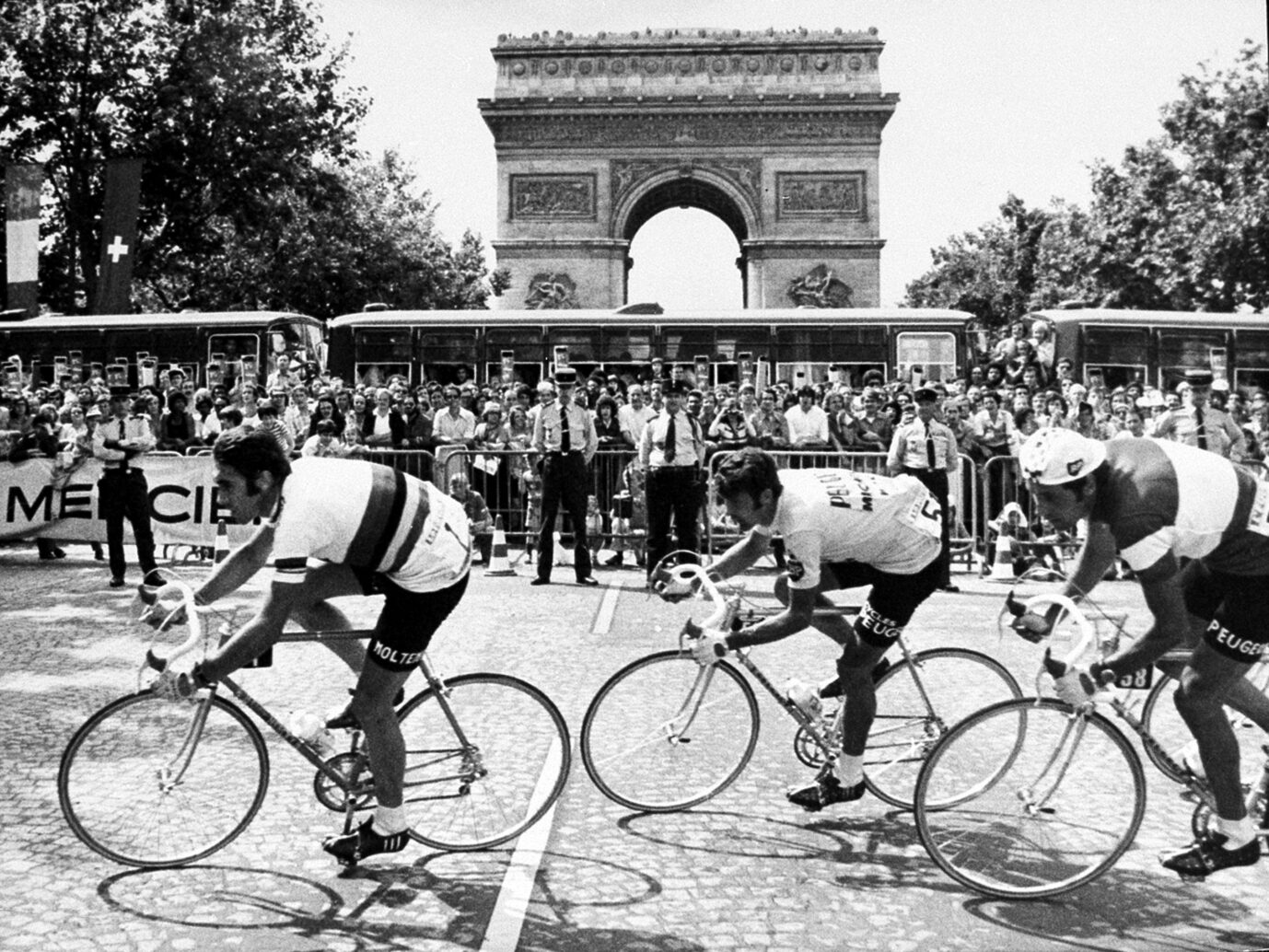 Der Belgier Eddie Merckx (l.) gewann mehrmals die Tour de France.