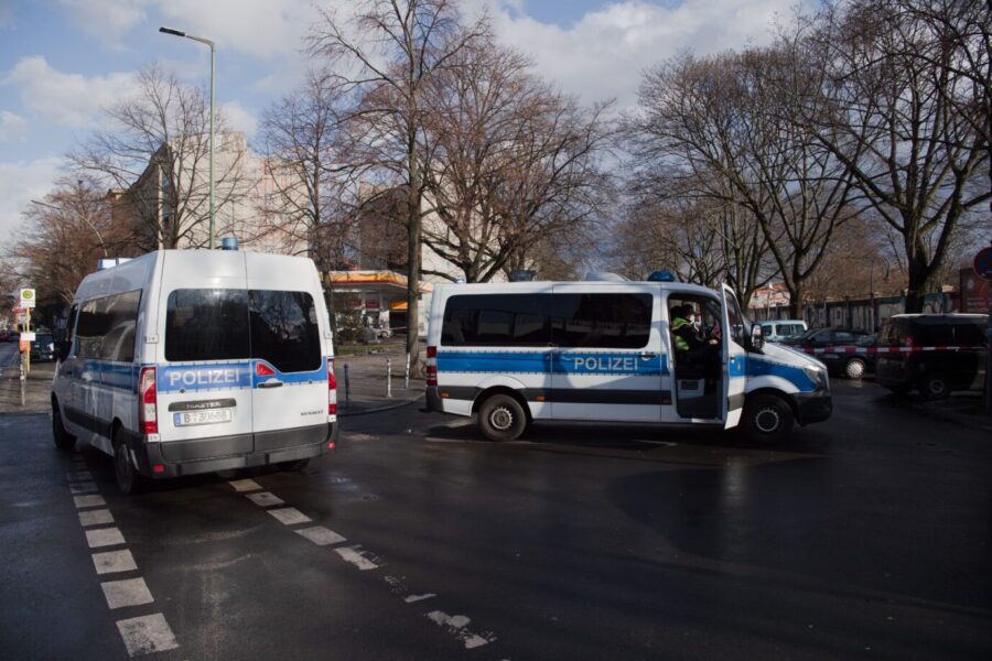 Polizeieinsatz im Görlitzer Park: Drogenhandel und Vergewaltigungen gehören zur Tagesordnung. Foto:Polizeieinsatz im Görlitzer Park: Drogenhandel und Gruppenvergewaltigungen gehören zur Tagesordnung.