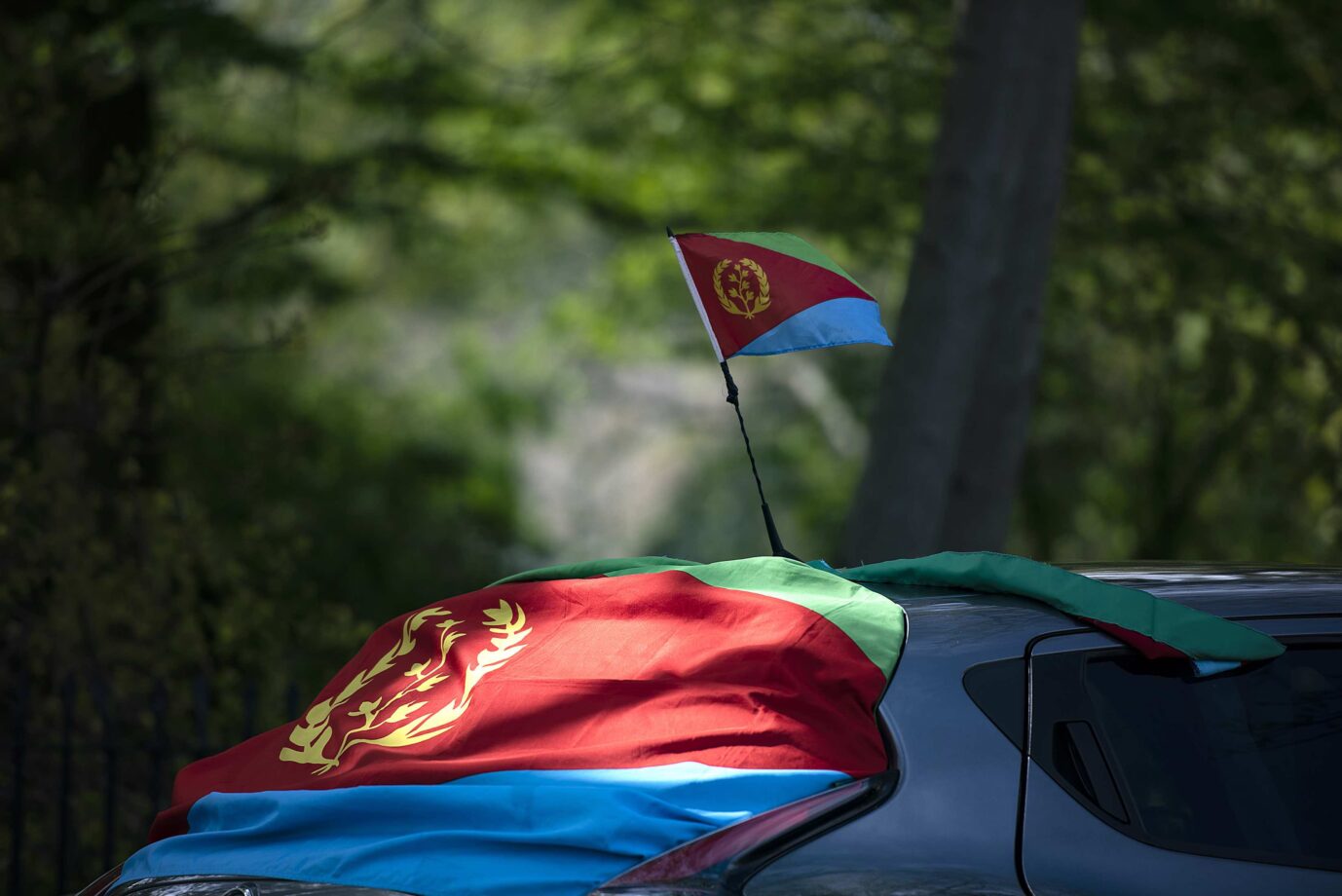 Eritrea-Flagge an einem Auto (Symbolbild)