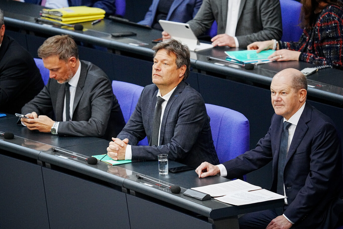 Die Parteichefs von FDP, Grünen, SPD: Christian Lindner, Robert Habeck und Olaf Scholz (von links nach rechts): Die Etablierten stecken in der Zwickmühle