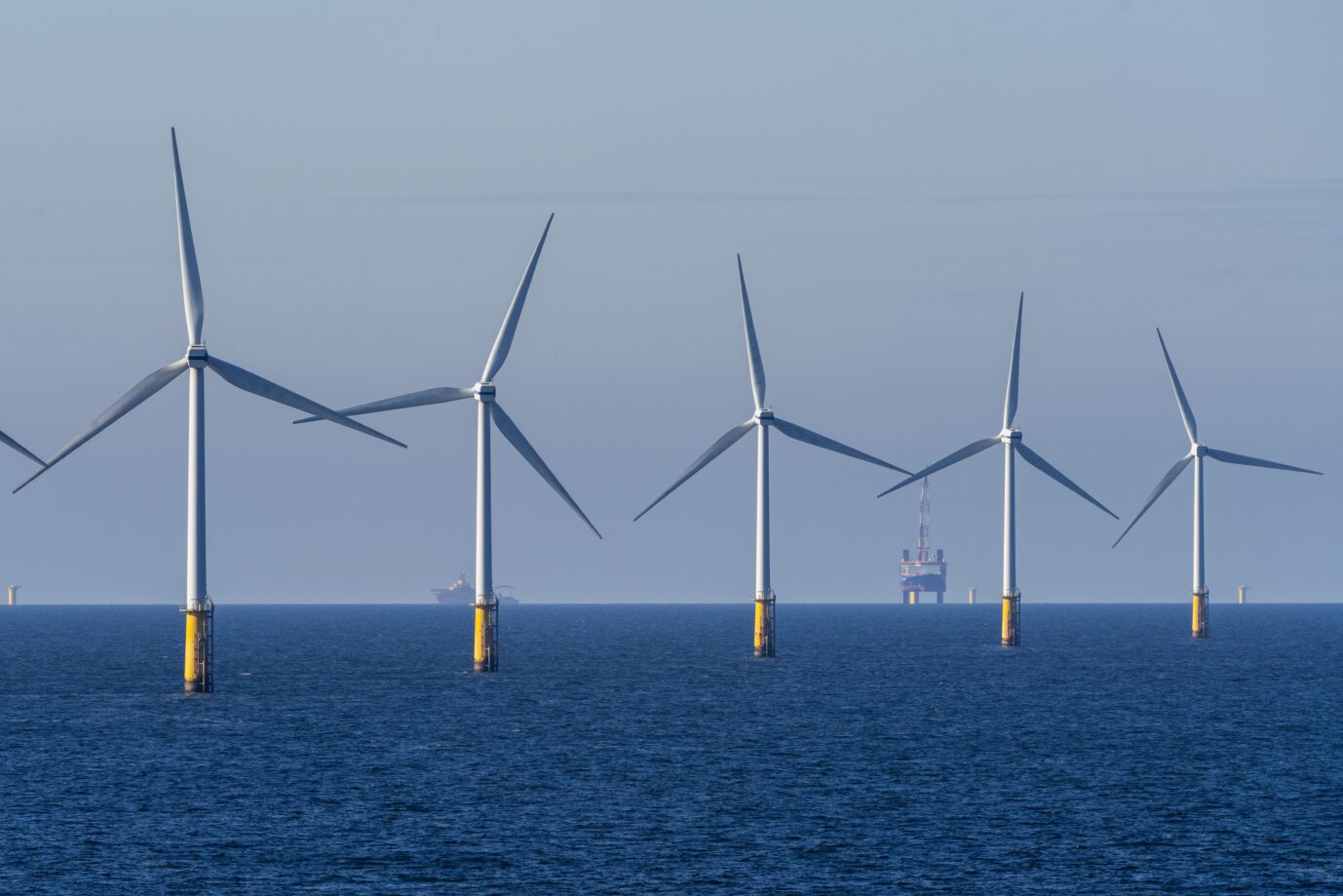 Geplante Offshore-Windparks sind der zentrale Eckpfeiler der Energiewende. Scheitern die Projekte?