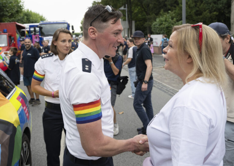 Bundesinnenministerin Nancy Faeser (SPD) auf der Christopher-Street-Day in Frankfurt