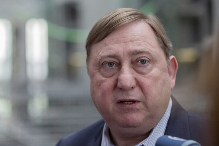 Die Sekretärin des Bundestagsabgeordneten André Hahn (Linkspartei) hat hauptamtlich für die Stasi gearbeitet Foto: picture alliance/dpa | Christoph Soeder