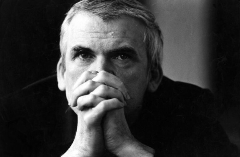 In seinen Romanen hat Milan Kundera über das Leben im Sozialismus berichtet, wo Wünsche und Hoffnungen immer wieder durch Zufälle und unerwartete Launen des Parteiapparats vereitelt werden. Foto: picture-alliance / Leemage | -