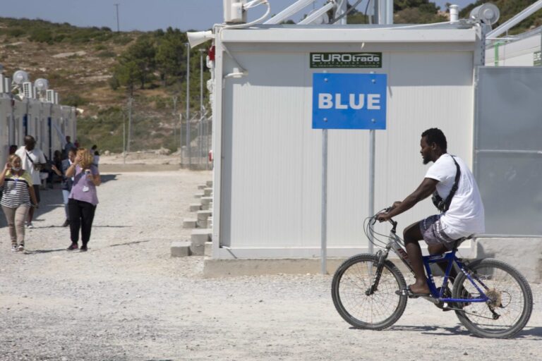 Ein Flüchtlingslager in Griechenland (Symbolbild). Die Regierung nimmt mehr Abschiebungen vor, insgesamt kommen aber auch mehr Leute herein.