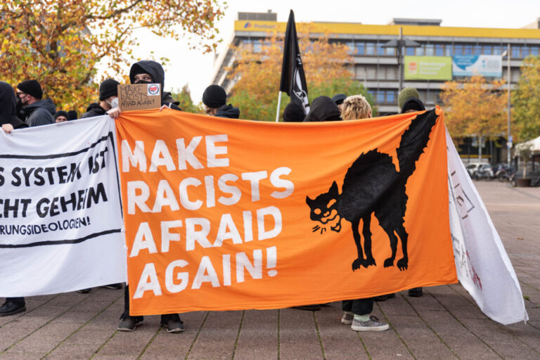 Linksextreme Demonstration: Aufrufe wie von der Antifa Hessen gegen die AfD zielen auf Einschüchterung der Politiker (Archivbild).