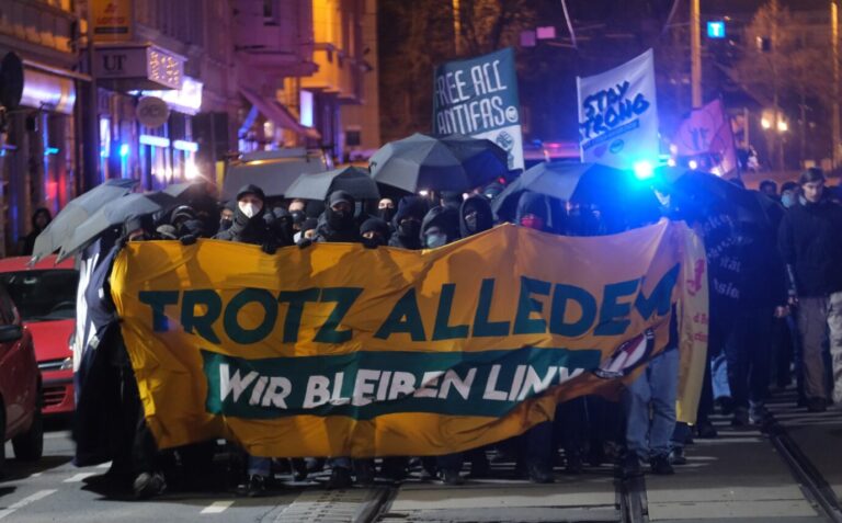 Linksradikale Demonstration in Leipzig Connewitz: Demoreporter werden auch nach den Protesten ins Visier genommen Foto: picture alliance/dpa | Sebastian Willnow