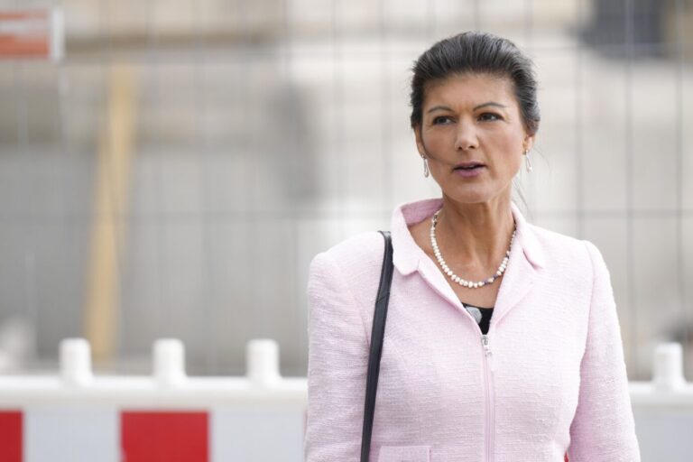 Sahra Wagenknecht, die deutsche Politikerin und Abgeornete der Linken im Portrait auf ihrem Weg zum Deutschen Bundestag, Berlin, 15.06.2023