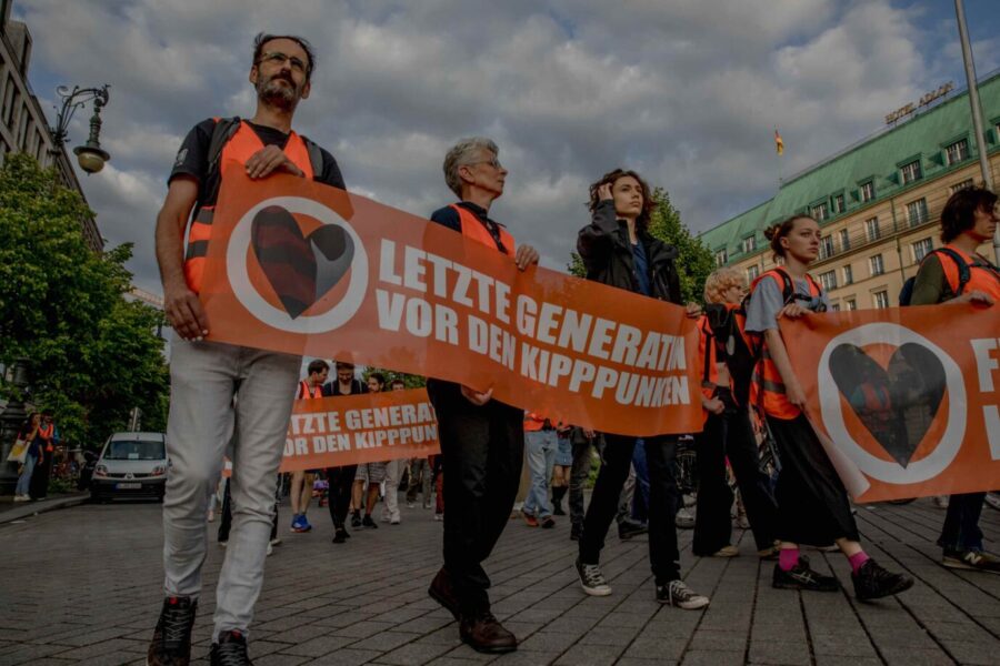 Anhänger der radikalen Gruppierung „Letzte Generation“: Der Klimawandel kann als Psychose zur Ersatzreligion werden Foto: picture alliance / ZUMAPRESS.com | Michael Kuenne