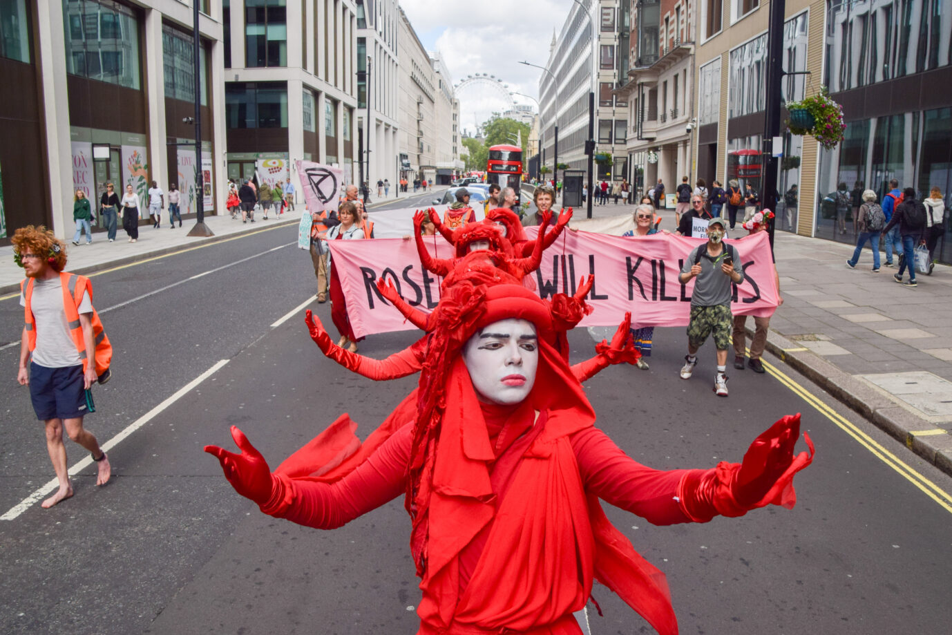 Das Bild zeigt eine Demonstration der Klima-Extremisten von Extinction Rebellion in London.