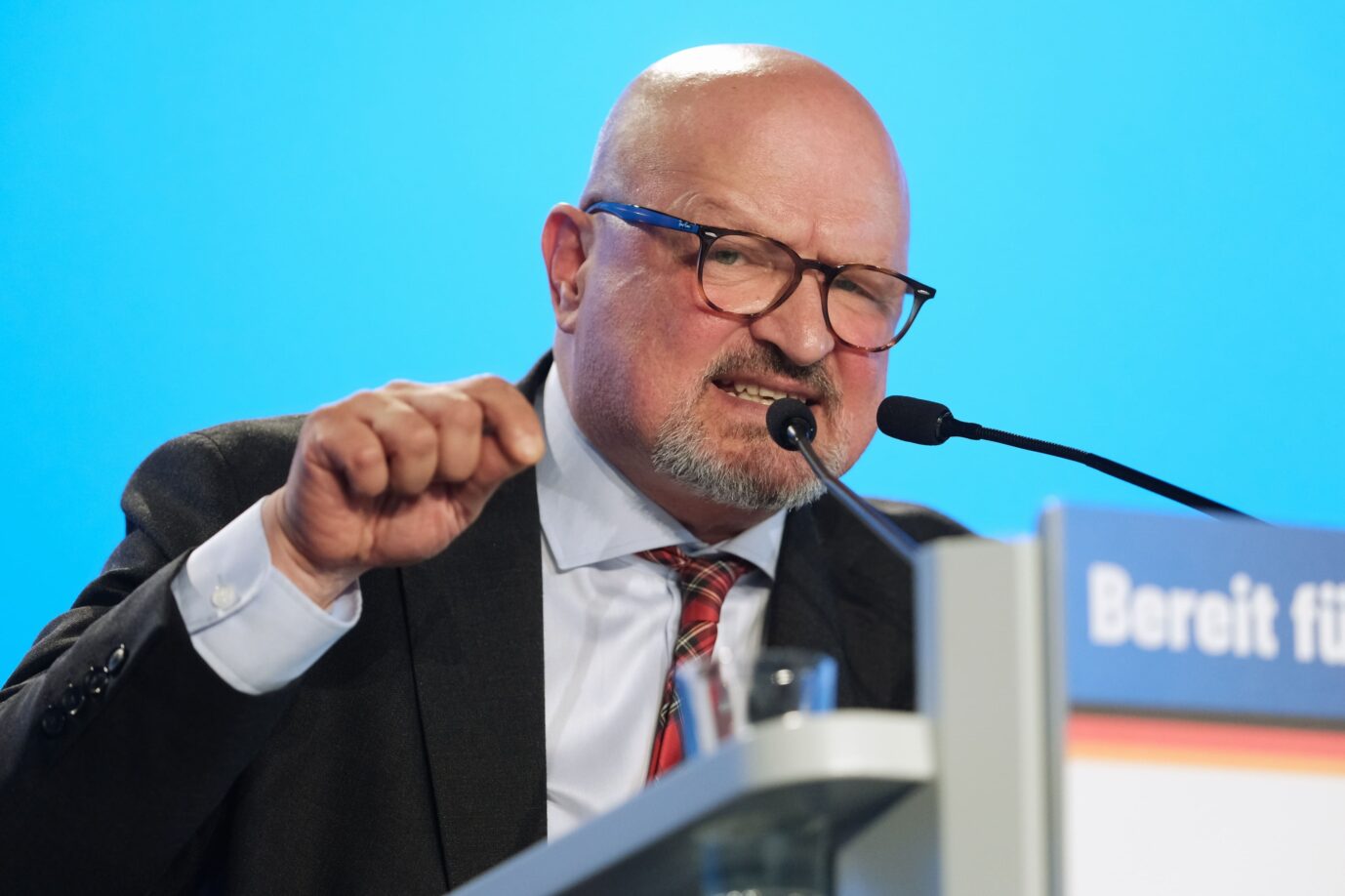 Antonin Brousek, Kandidat für einen Listenplatz für die Europawahl der AfD, auf der AfD- Europawahlversammlung in der Messe Magdeburg.
