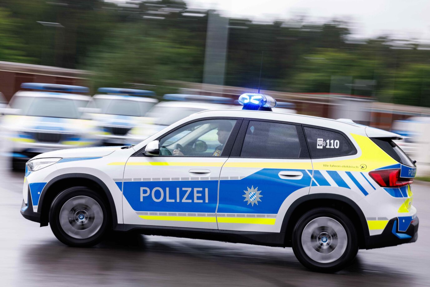 Syrer. Polizeieinsatz (Symbolbild): In NRW stritten sich zwei syrische Clanfamilien und schlugen aufeinander ein - die Polizei musste einschreiten Foto: picture alliance/dpa | Daniel Karmann