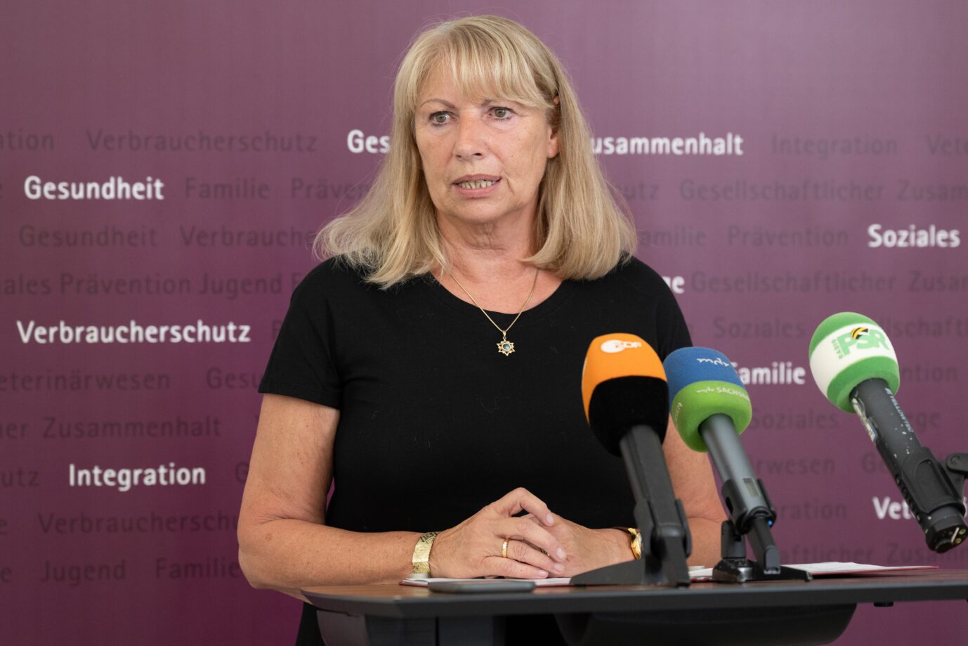 Sachsens Sozialministerin Petra Köpping (SPD) tritt vor die Presse und äußert sich zur Entlassung des Staatssekretär.