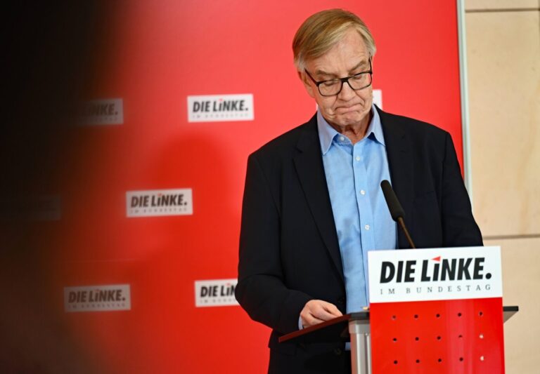 Der Fraktionsvorsitzende der Linkspartei im Bundestag, Dietmar Bartsch, wirft nach Amira Mohamed Ali ebenfalls das Handtuch Foto: picture alliance/dpa | Philipp Znidar