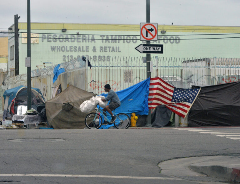 Der Stadtteil Skid Row in Los Angeles: Seit Jahren grassieren dort Obdachlosigkeit und Drogenmissbrauch. Viele Städte in Amerika haben ähnliche Probleme.
