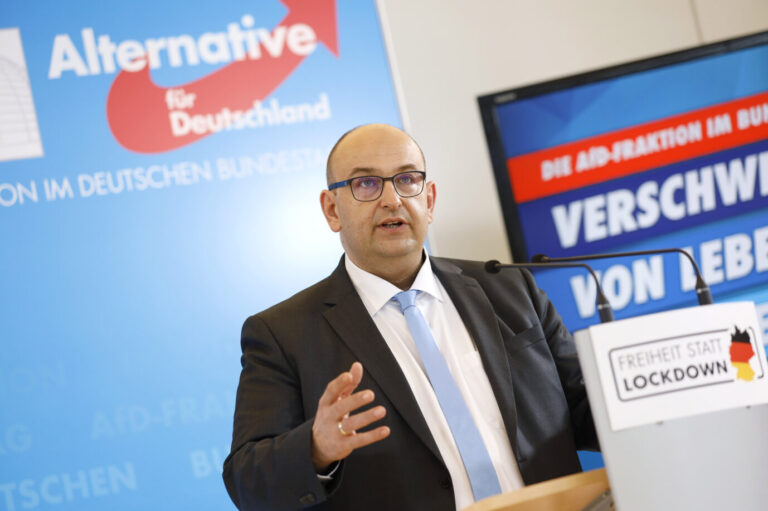 Stephan Protschka bei einem Pressestatement der AfD vor der Fraktionssitzung auf der Fraktionsebene im Reichstagsgebäude. Berlin, 23.03.2021