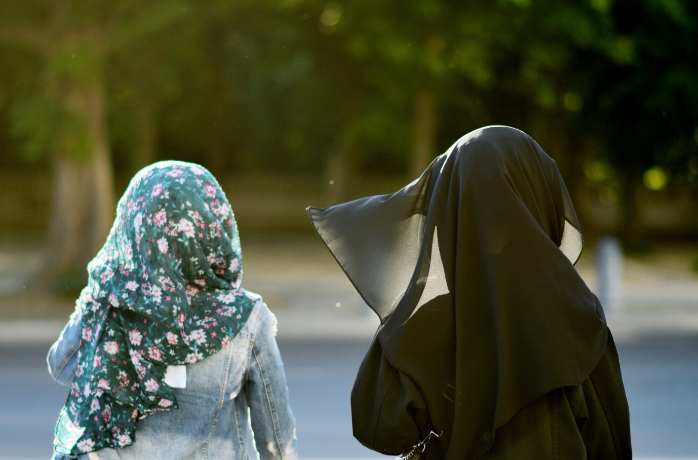 Konservativer Islam: Zwei muslimische Frauen in Berlin