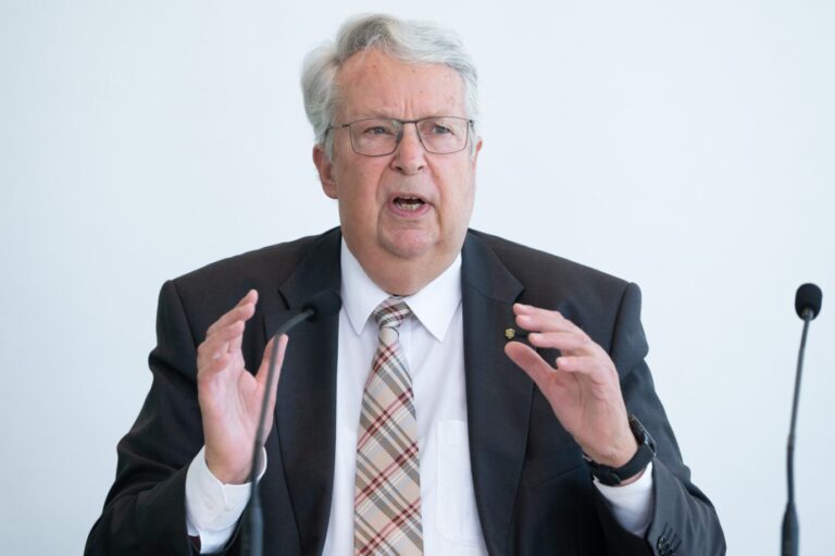 Sachsen Ausländerbeauftragter Geert Mackenroth (CDU) wünscht sich mehr Komfort und Fahrstühle für Migranten.