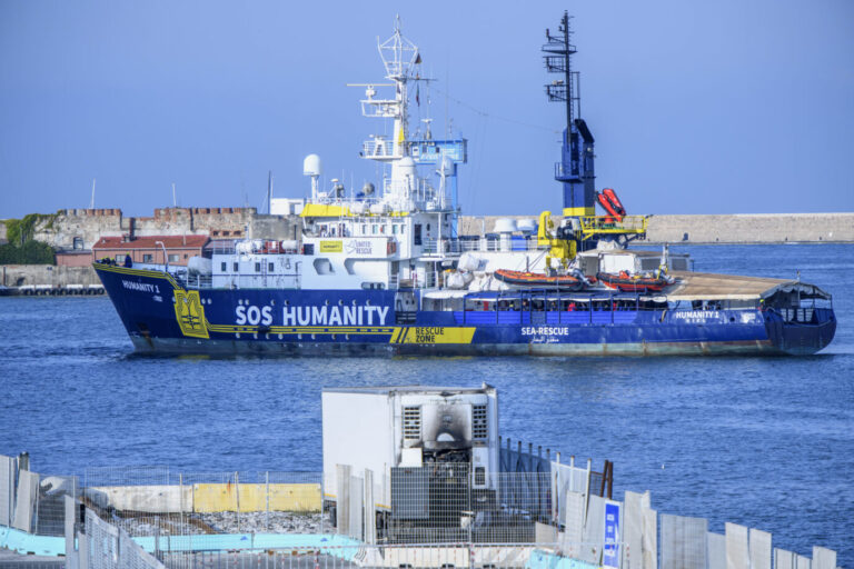 Ein Schiff der selbsternannten Seenotretter von SOS Humanity: Auch diese Initiative könnten in Kürze tausende Euro von der Bundesregierung erhalten, was Italien kritisiert Foto: picture alliance / ZUMAPRESS.com | Marcello Valeri