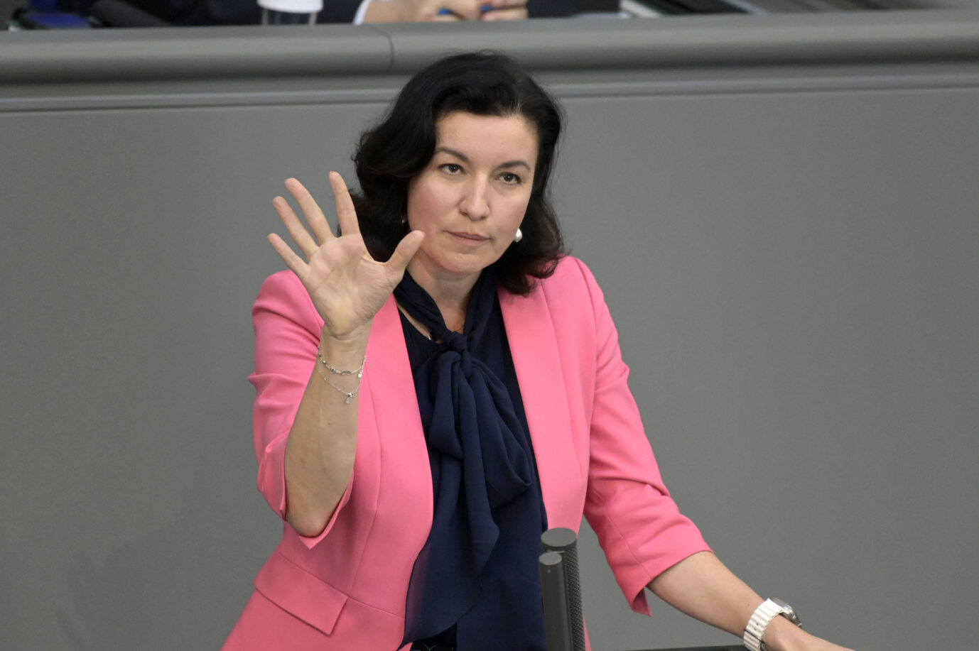 CSU-Politikerin Dorothee Bär im Bundestag: Ihre Forderung nach einem Verbot von Prostitution wird von einigen Juristen unterstützt.