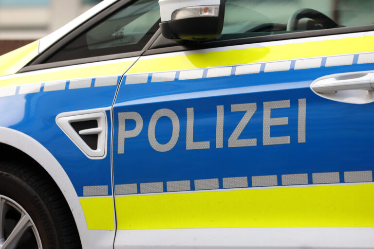 Ein Syrer sticht auf einen Imbiß-Mitarbeiter ein, dem Imbiß war er bekannt, der Polizei nicht