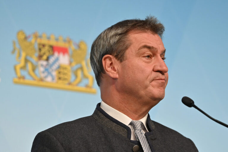 Markus Soeder haelt an Hubert Aiwanger fest ? und legt ihm Fragenkatalog vor. Pressestatement von Markus SOEDER (Ministerpraesident Bayern und CSU Vorsitzender) nach Sonder Koalitionsausschusssitzung am 029.08.2023 im Prinz Carl Palais in Muenchen. ?