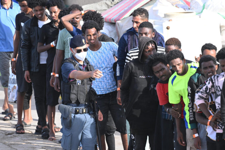 Migranten auf der Mittelmeerinsel Lampedusa: Der Deutsche Sozialstaat als Pullfaktor für Armutsmigration.