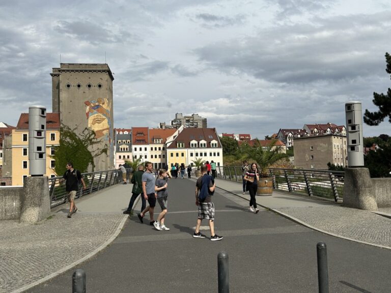 Über diese Brücke in Görlitz versuchen vor allem nachts Migranten den Grenzübertritt nach Deutschland Foto: JF