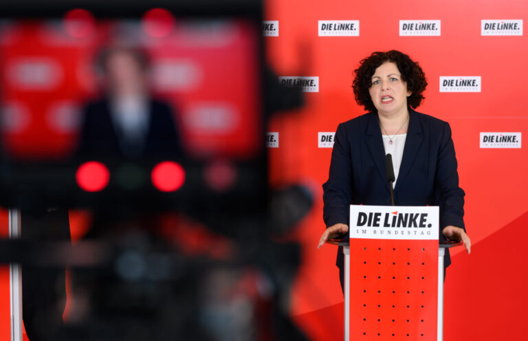 Die Linksfraktionschefin im Bundestag Amira Mohamed Ali findet die Brandmauerdiskussion rund um das Abstimmungsverhalten der Thüringer CDU absurd Foto: picture alliance/dpa | Bernd von Jutrczenka