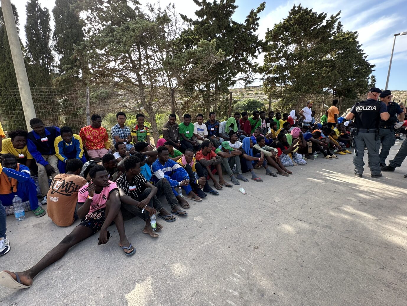 Die italienische Küstenwache versucht den Strom afrikanischer Migranten zu ordnen
