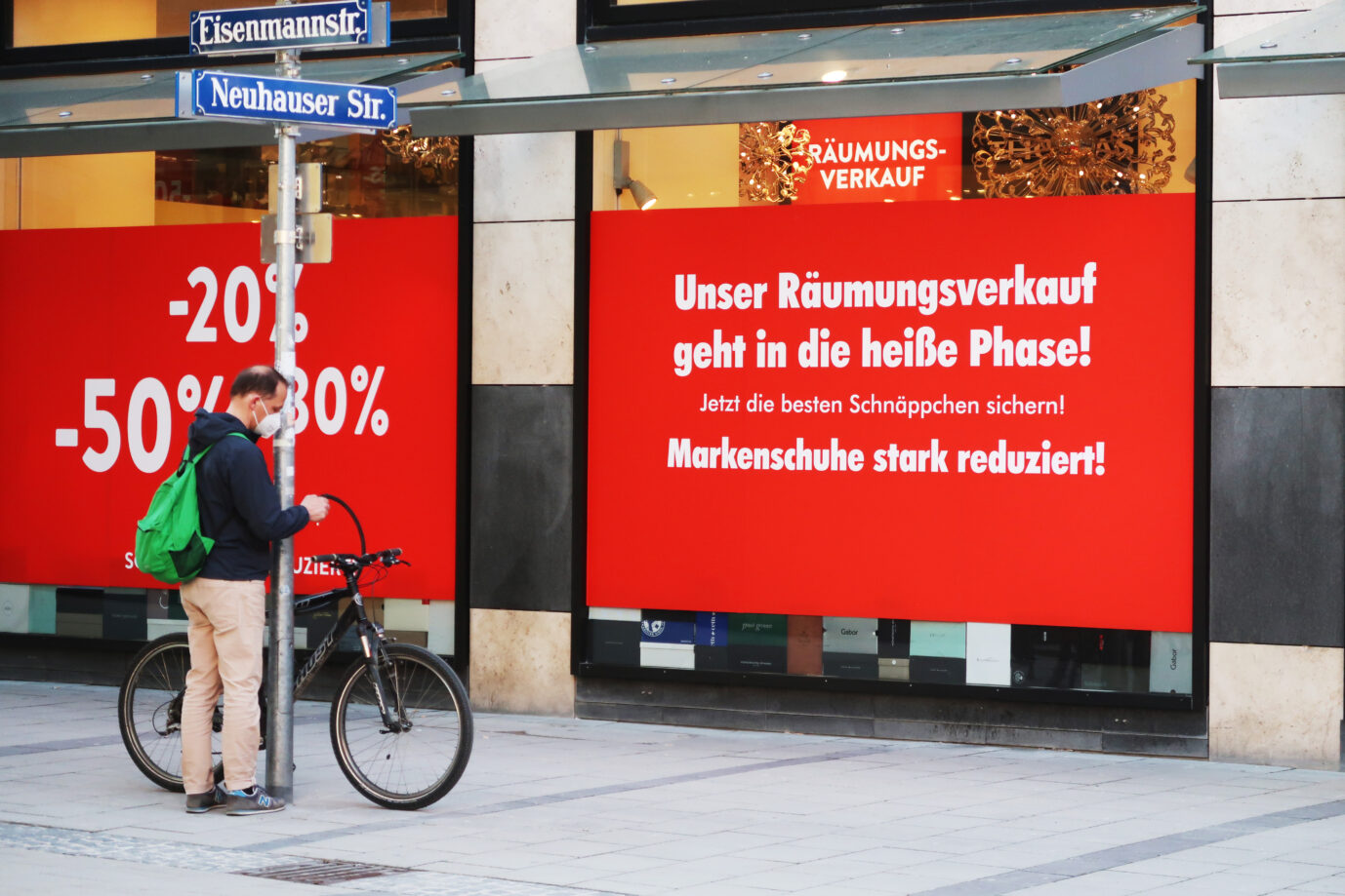 Ein Räumungsverkauf in München: Das Statistische Bundesamt meldet im aktuellen Quartal, daß die deutsche Wirtschaft schrumpft.